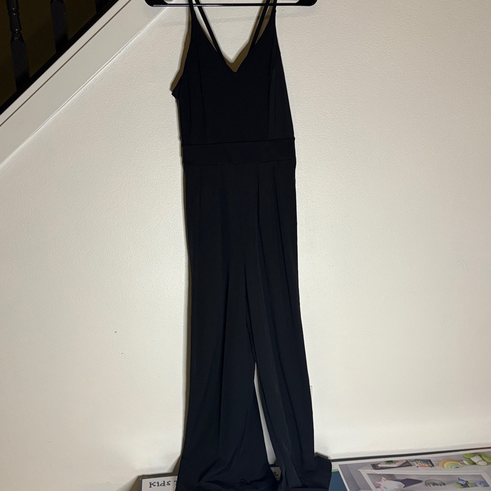 Viral Hal a r a  Black Jumpsuit